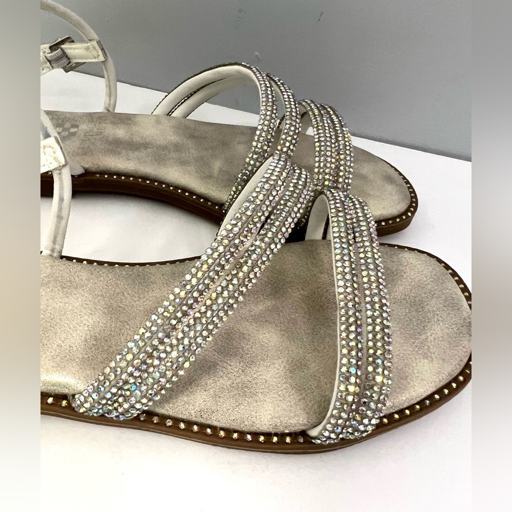 Vince Camuto- Sandals, Size:2, New with tag on bottom, Silver,‎ Strap